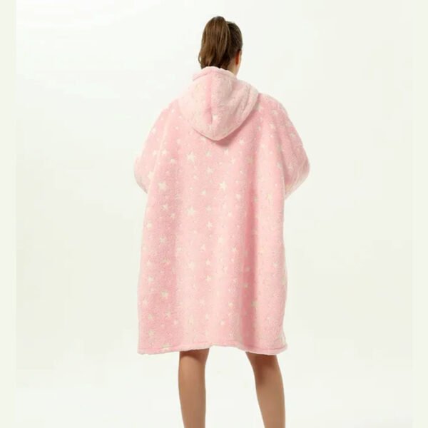 Rozā džemperis saga